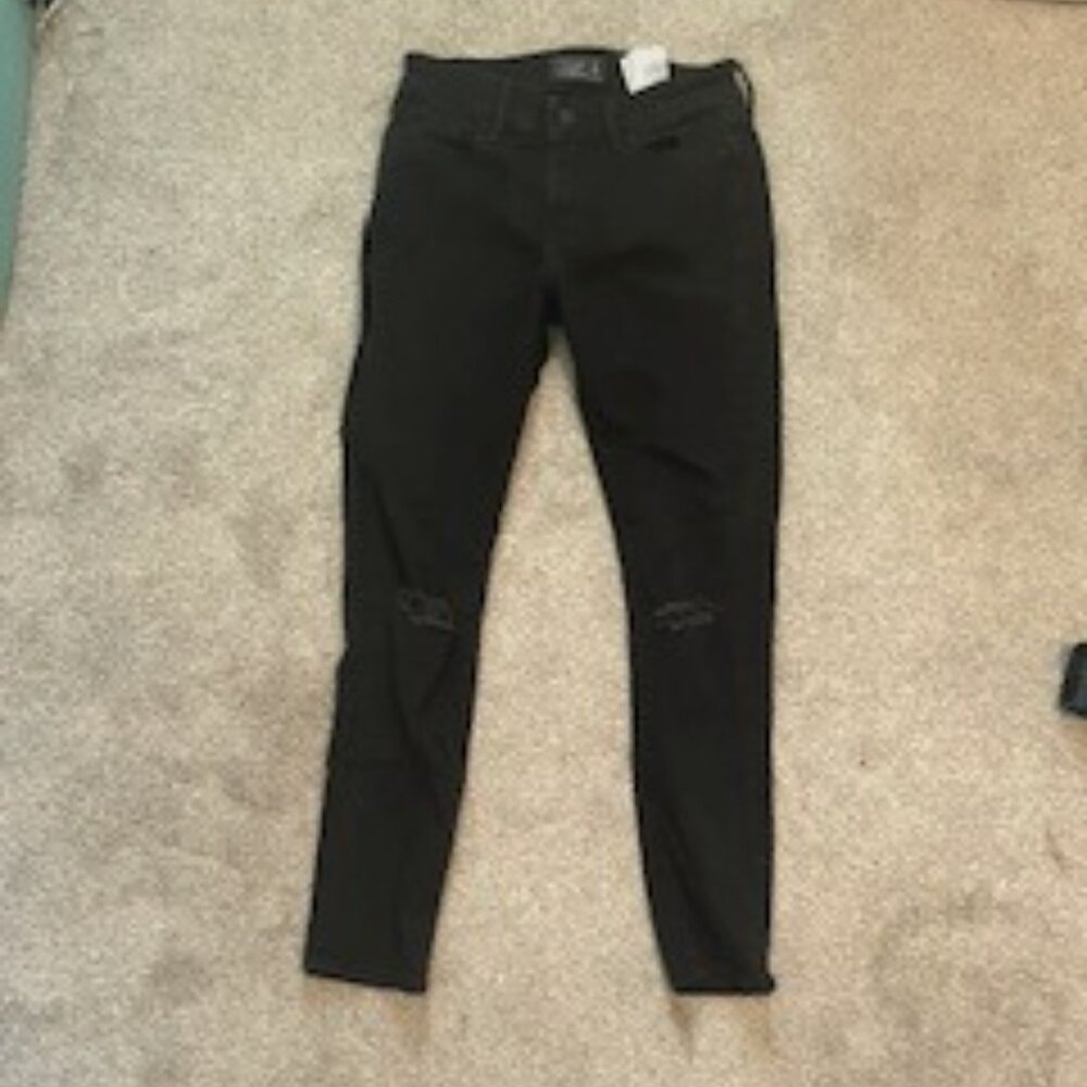 🖤 Abercrombie & Fitch Black Distressed Skinny Jeans